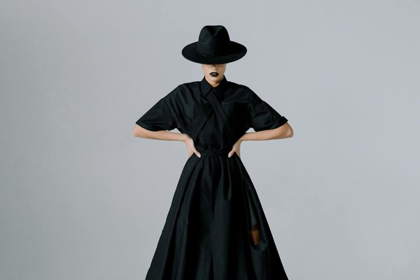 Its thick band helps distribute the vibrations so it doesn't